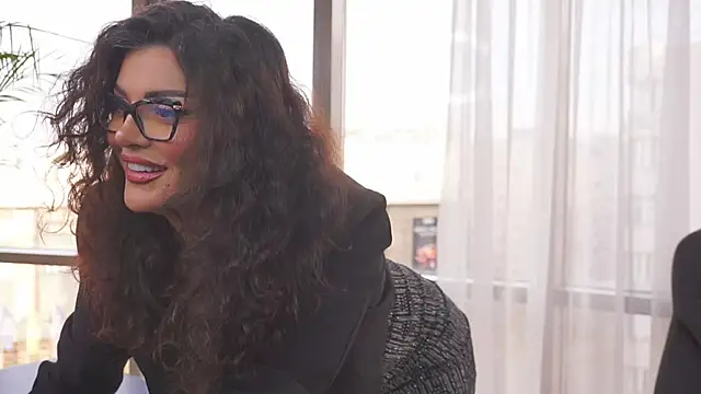 myakalifa online show from 12.14.24