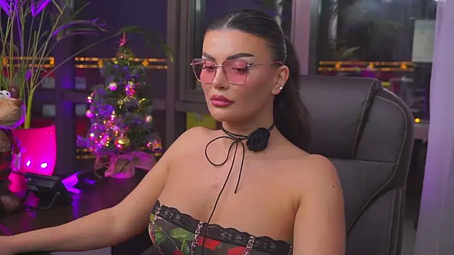 myakalifa online show from 12.17.24