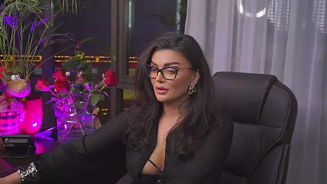 myakalifa online show from 12.21.24