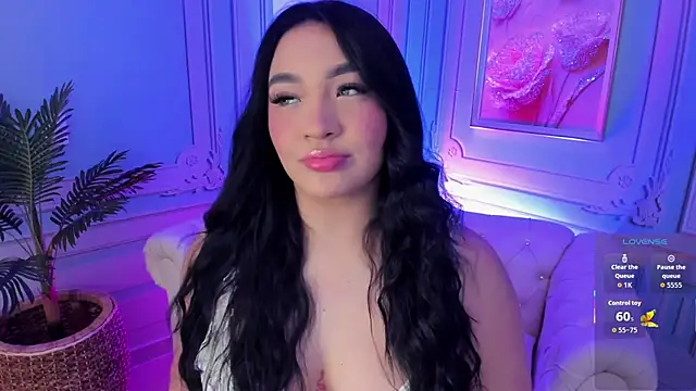 stefany duque1  online show from 10.18.25