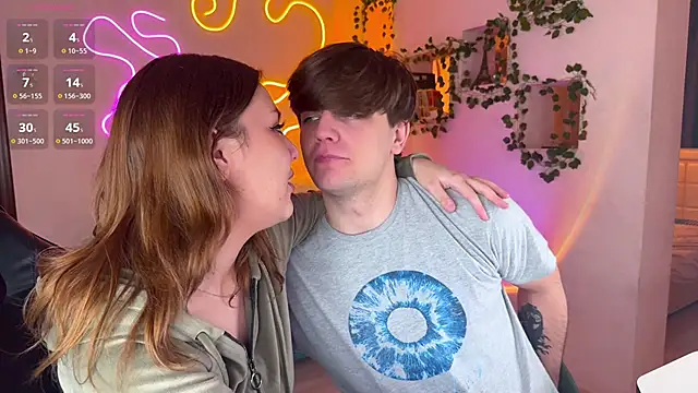 Snapshot of RobertAndLinela chatting on 10.04.25 RobertAndLinela online show from 10.04.25