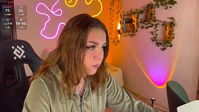 Snapshot of RobertAndLinela chatting on 10.22.25 RobertAndLinela online show from 10.22.25