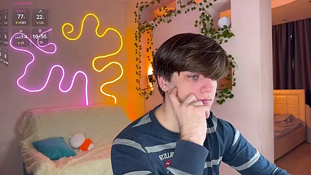 Snapshot of RobertAndLinela chatting on 10.25.25 RobertAndLinela online show from 10.25.25