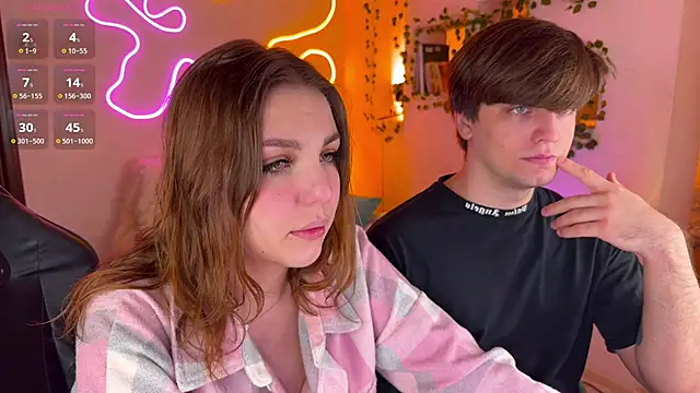 Snapshot of RobertAndLinela chatting on 11.01.25 RobertAndLinela online show from 11.01.25