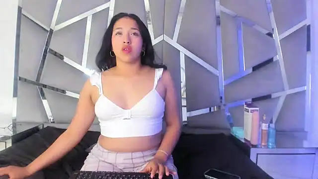 IsabellRodriguez18 online show from 01.14.25