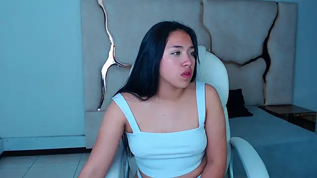 IsabellRodriguez18 online show from 02.05.25