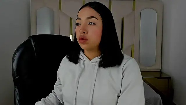 IsabellRodriguez18 online show from 10.06.25