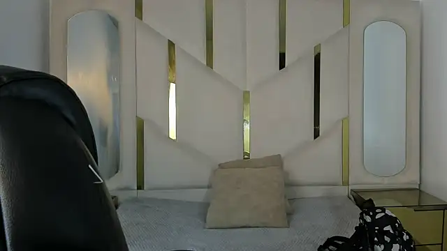 IsabellRodriguez18 online show from 10.17.25