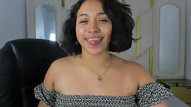 IsabellRodriguez18 online show from 10.26.25
