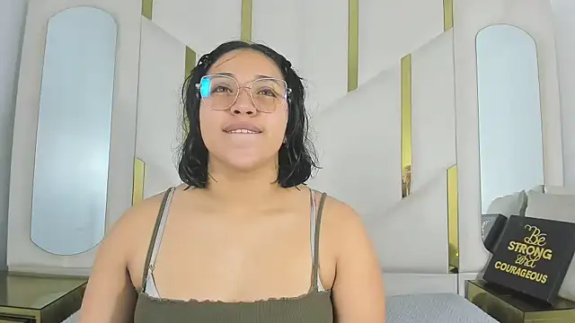 IsabellRodriguez18 online show from 11.17.25