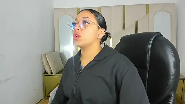 IsabellRodriguez18 online show from 11.29.25