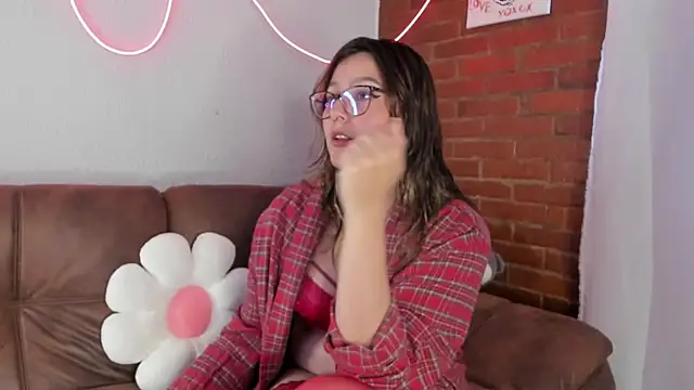 Hazelbrownn2000 online show from 02.14.25