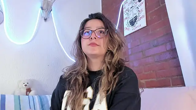 Hazelbrownn2000 online show from 03.12.25