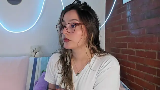 Hazelbrownn2000 online show from 03.17.25