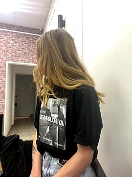 KiraMyers online show from 10.16.25