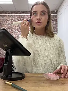 KiraMyers online show from 11.08.25