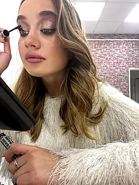 KiraMyers online show from 11.10.25