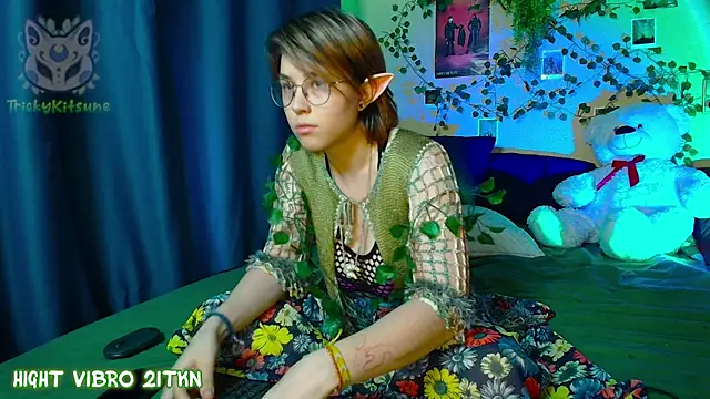 Snapshot of TrickyKitsune chatting on 05.21.26 TrickyKitsune online show from 05.21.26