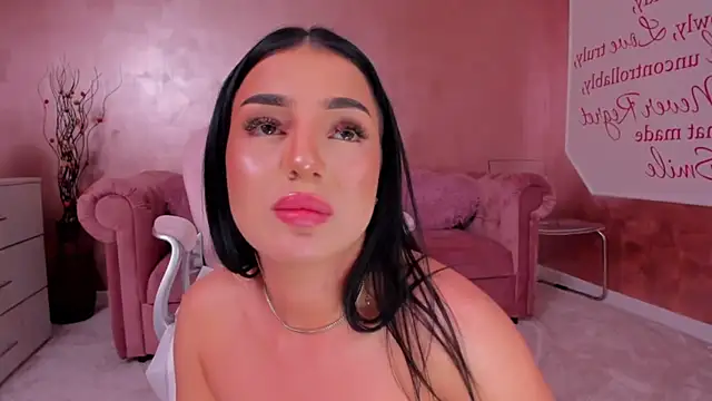 Snapshot of evanew_ chatting on 02.11.25 evanew online show from 02.11.25