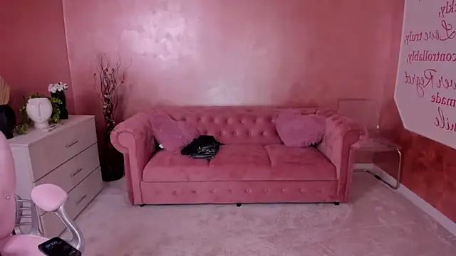 Snapshot of evanew_ chatting on 02.12.25 evanew online show from 02.12.25