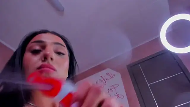 Snapshot of evanew_ chatting on 02.16.25 evanew online show from 02.16.25