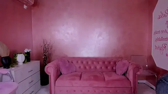 Snapshot of evanew_ chatting on 02.24.25 evanew online show from 02.24.25