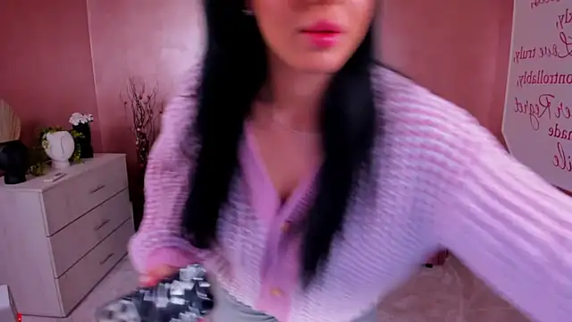 Snapshot of evanew_ chatting on 03.02.25 evanew online show from 03.02.25