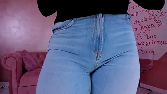 Snapshot of evanew_ chatting on 03.19.25 evanew online show from 03.19.25