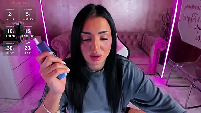 Snapshot of evanew_ chatting on 09.09.25 evanew online show from 09.09.25