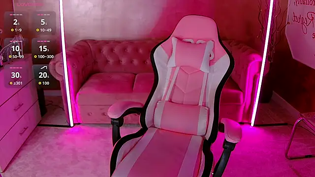 Snapshot of evanew_ chatting on 09.25.25 evanew online show from 09.25.25