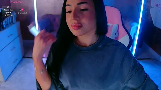 Snapshot of evanew_ chatting on 09.27.25 evanew online show from 09.27.25