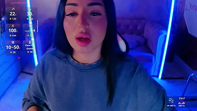 Snapshot of evanew_ chatting on 10.23.25 evanew online show from 10.23.25