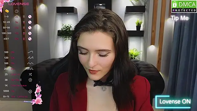 Snapshot of niki_cutes chatting on 02.08.25 niki cutes online show from 02.08.25