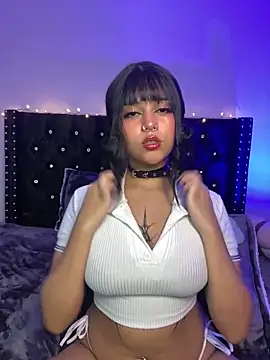 Snapshot of kath_kitty chatting on 03.18.25 kath kitty online show from 03.18.25