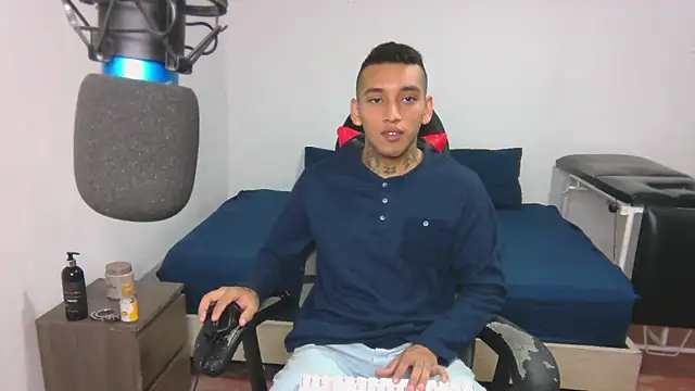 Snapshot of David_Adams2003 chatting on 01.05.25 David Adams2003 online show from 01.05.25