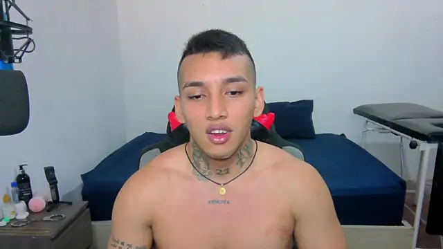 Snapshot of David_Adams2003 chatting on 01.24.25 David Adams2003 online show from 01.24.25