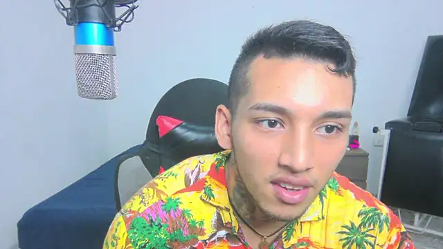 Snapshot of David_Adams2003 chatting on 03.01.25 David Adams2003 online show from 03.01.25