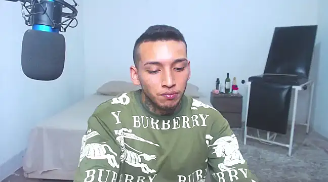 Snapshot of David_Adams2003 chatting on 03.07.25 David Adams2003 online show from 03.07.25