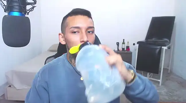 Snapshot of David_Adams2003 chatting on 03.09.25 David Adams2003 online show from 03.09.25