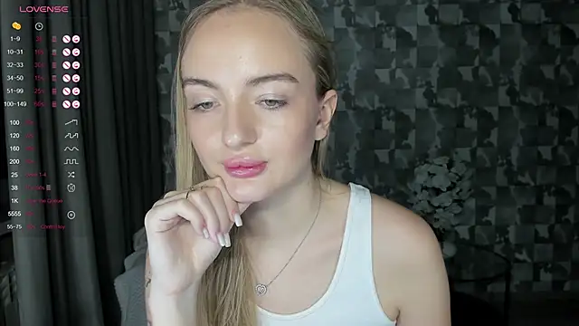 Snapshot of A_delina chatting on 11.13.25 A delina online show from 11.13.25