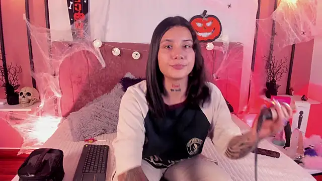 Nathalia Stone online show from 10.04.25