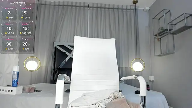 MAGIC SCARLET online show from 02.25.25