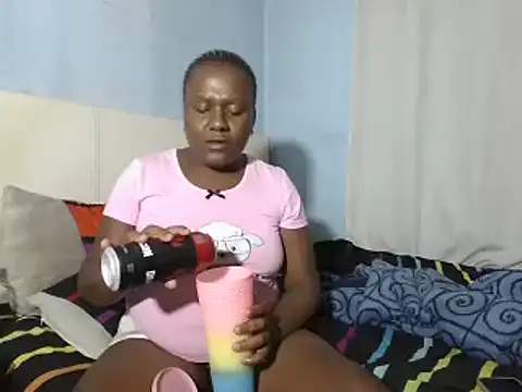 Snapshot of ThamiXX chatting on 01.15.25 ThamiXX online show from 01.15.25