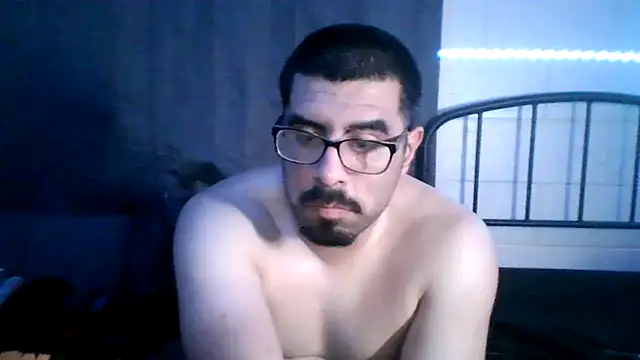 Snapshot of k1oudE chatting on 05.08.26 k1oudE online show from 05.08.26