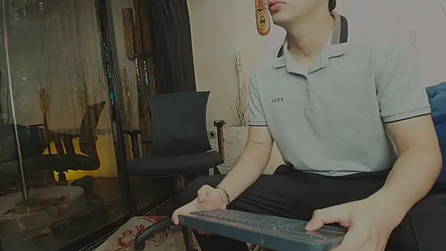 Snapshot of MarcoVitto chatting on 10.04.25 MarcoVitto online show from 10.04.25