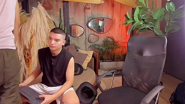 Snapshot of MarcoVitto chatting on 11.14.25 MarcoVitto online show from 11.14.25