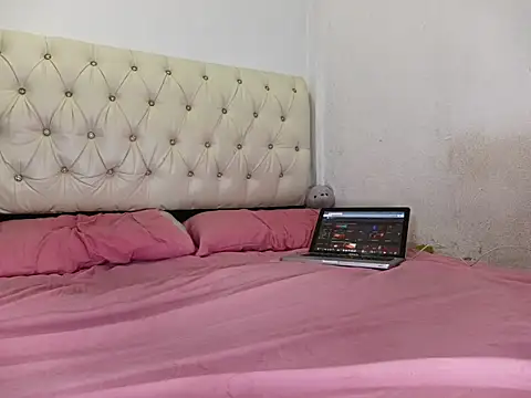 Snapshot of Rocket1978 chatting on 11.01.25 Rocket1978 online show from 11.01.25