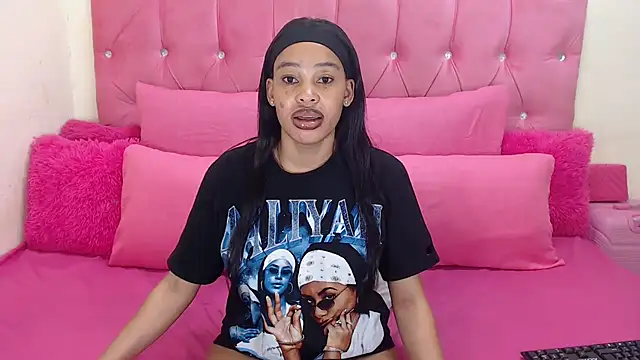 Snapshot of naughtiest_baddy chatting on 10.04.25 naughtiest baddy online show from 10.04.25