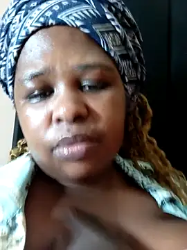 Snapshot of SexyLadyBoosxx chatting on 12.17.25 SexyLadyBoosxx online show from 12.17.25