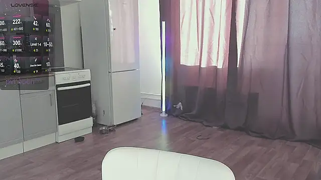 kittenrisha online show from 11.04.25